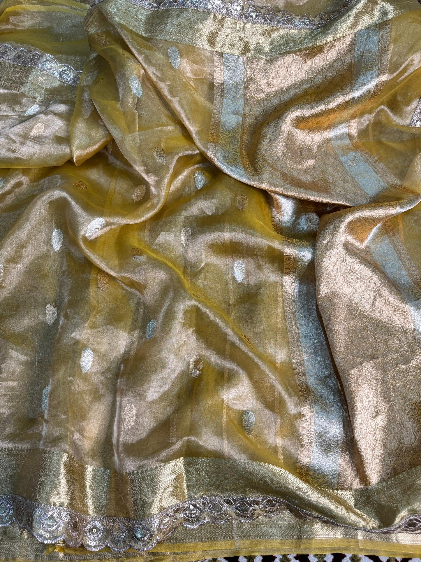 Sona-Roopa Booti Pure Kadhua Tissue Silk
